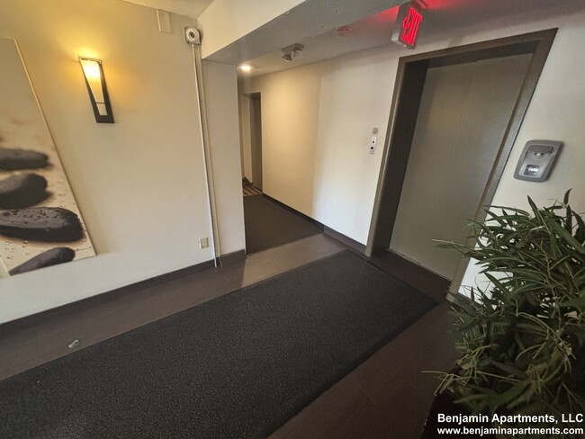 Foto del edificio - 94 Babcock St