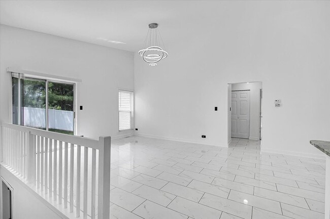 Building Photo - 1645 Estate Cir
