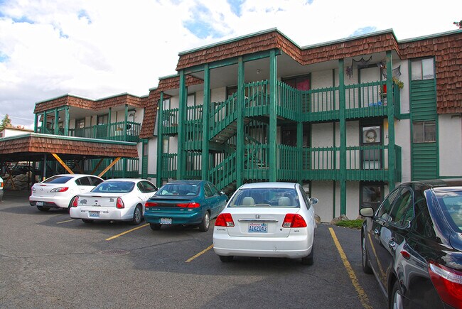 Foto del edificio - Spacious And Nicely Updated 2 bed 1 Bath Condo unit w/ full size laundry