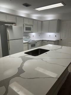 Foto del edificio - 211 Blushwood Pl