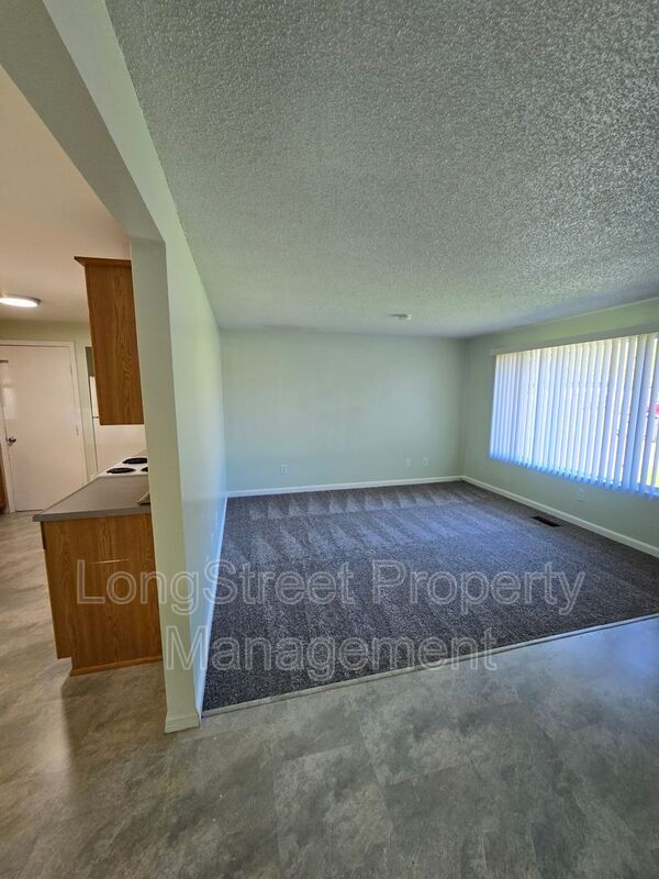 Foto del edificio - 3230 NE Canterbury Cir