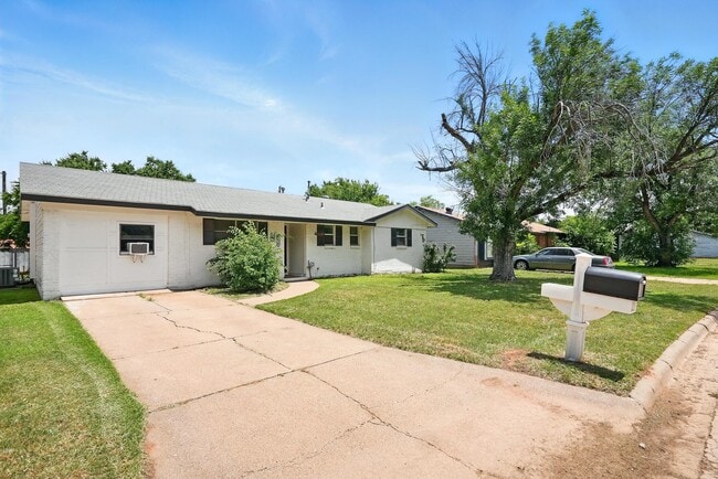 Building Photo - 2349 Marsalis Dr