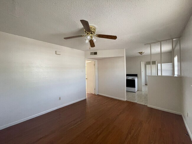 Building Photo - 930-940 S 15th Street