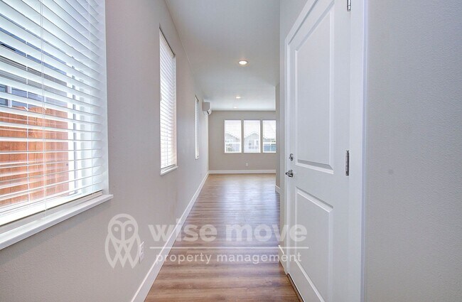 Foto del edificio - Garrison Square 3 bedroom- Brand New!