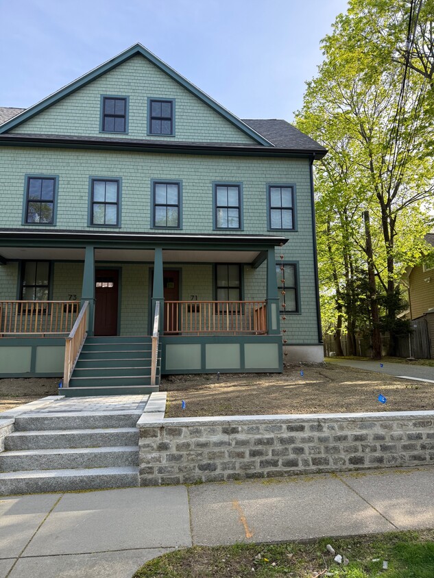 Primary Photo - 71 W Pine St