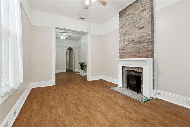 Building Photo - 2312 Marengo St