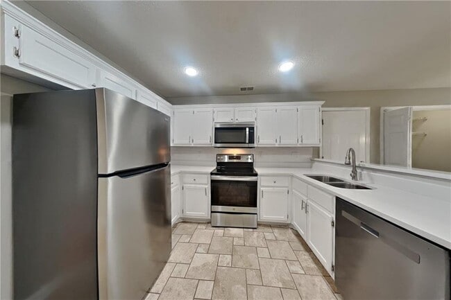 Building Photo - 1603 Fort Perry Way