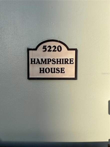 Foto del edificio - 5220 Brittany Dr S