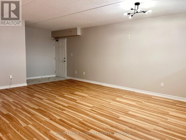 Photo du bâtiment - 1491 Maple Ave