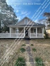 Building Photo - 458 Arch St