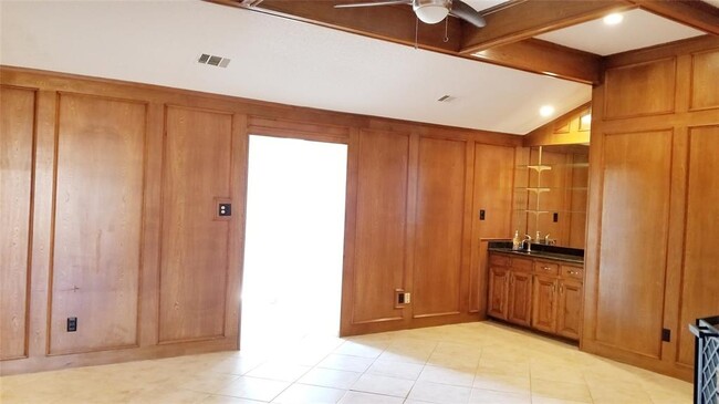 Building Photo - 3402 Queenswood Ln
