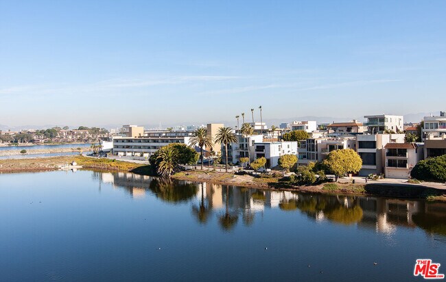 Foto del edificio - 6400 Pacific Ave