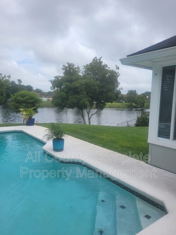 Foto del edificio - 2339 Companion Cir W