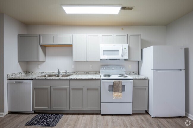 3BR, 3BA - 650SF - Cocina - Campus Pointe Apartments
