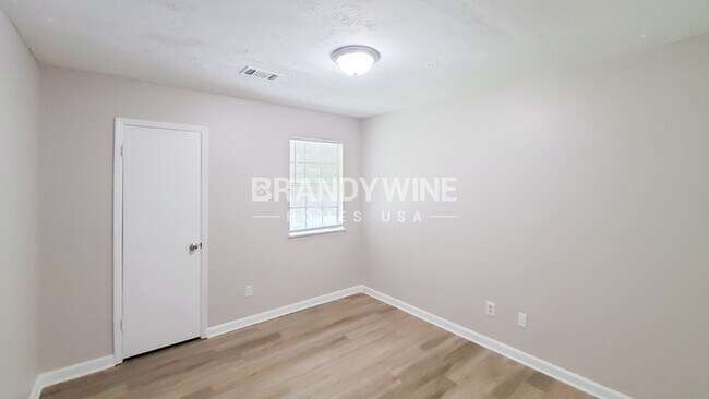 Building Photo - 281 Independence Dr