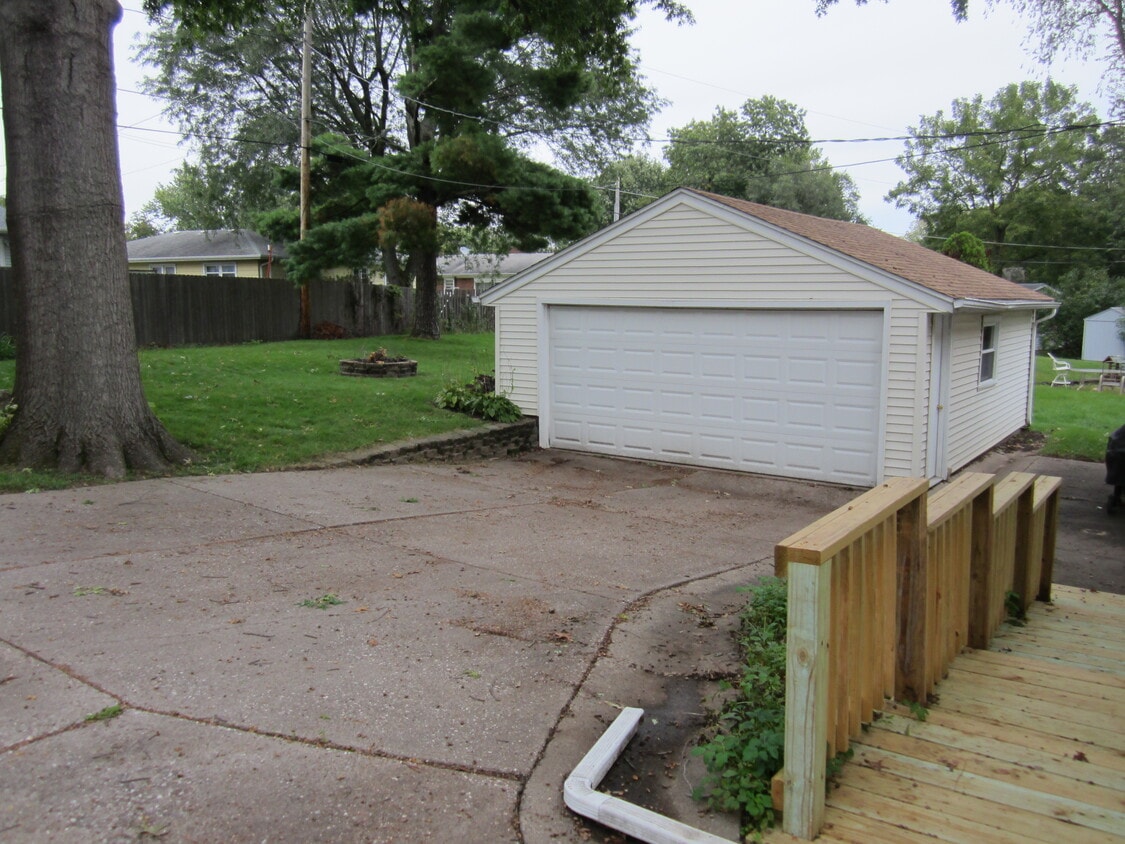 2 car garage with opener - 1928 North Oak St
