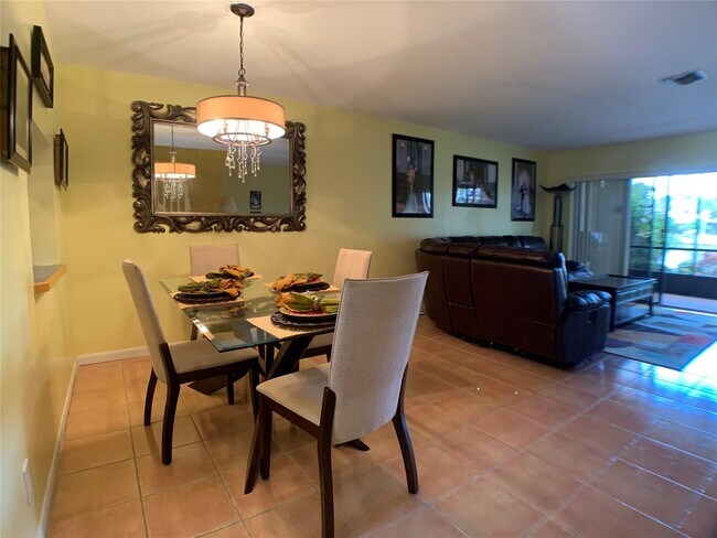 Building Photo - 3453 Carambola Cir S