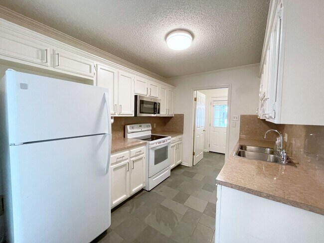 Foto del edificio - Charming 2 Bedroom House Located off Blueb...