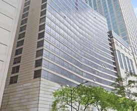 Building Photo - 110 E Delaware Pl