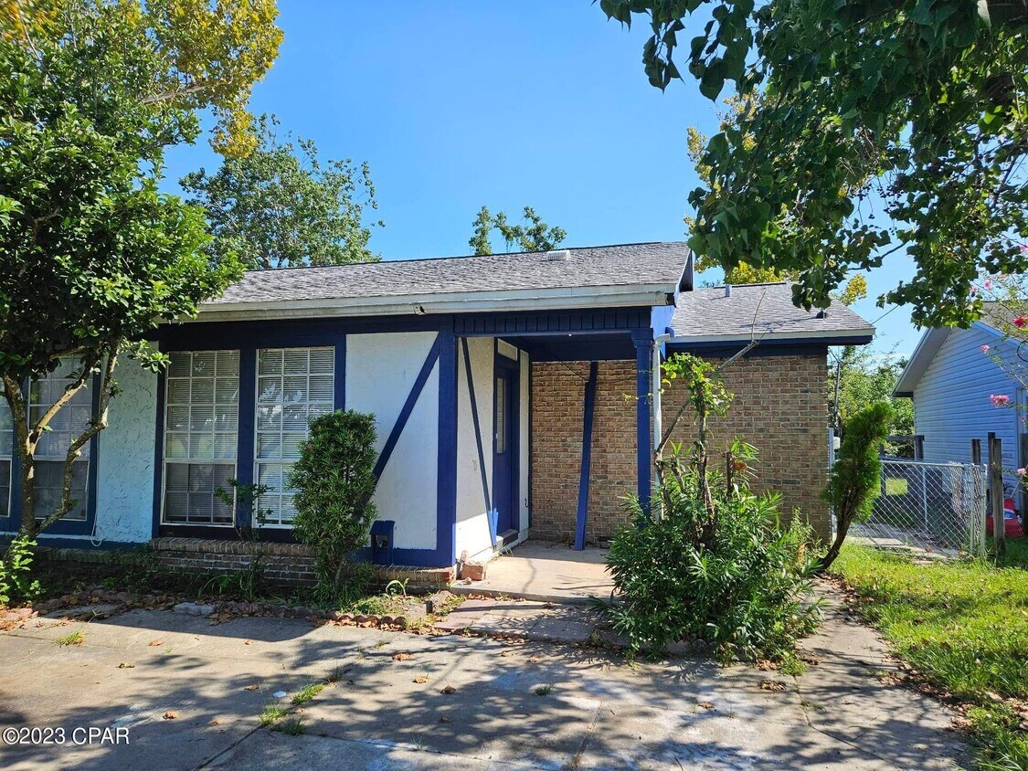 Foto principal - 5426 Lake Dr