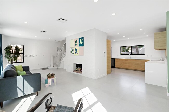 Building Photo - 151 NE 43rd St