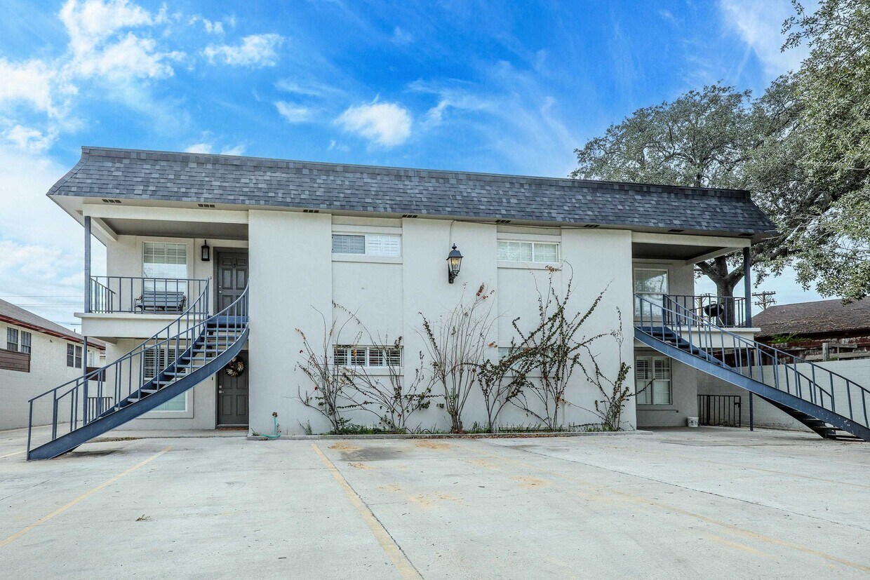 Primary Photo - 102 Belaire Dr