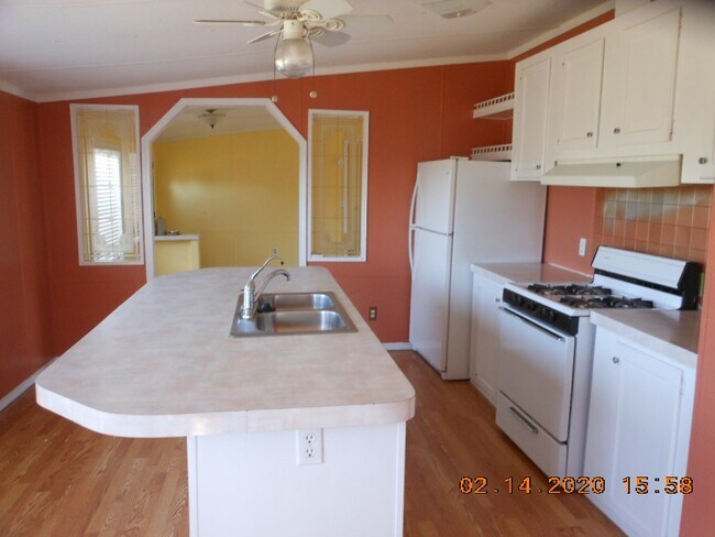 Foto del edificio - 450 Santa Anna St