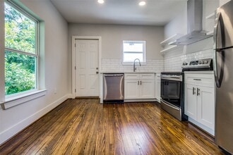 Building Photo - 2221 Rosewood St