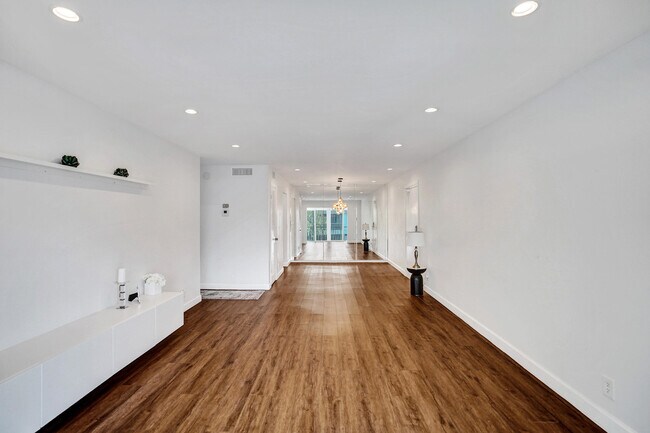 Foto del edificio - 6289 Bay Club Dr