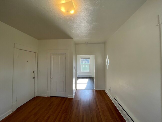 Front Room - 2519 Baker Ave
