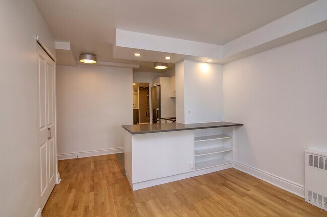 Building Photo - 3460 Rue Durocher