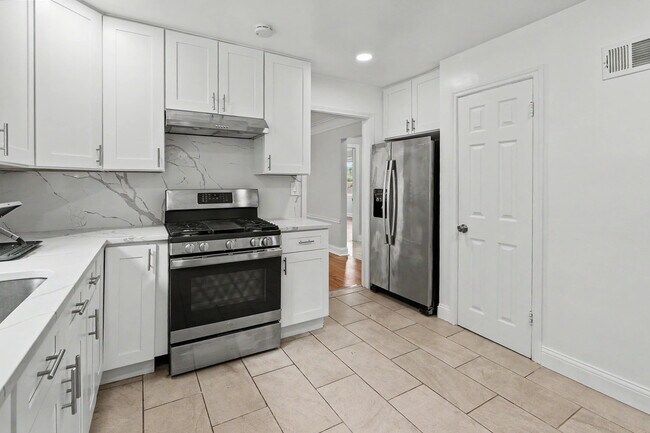 Foto del edificio - 6328 N Whipple St