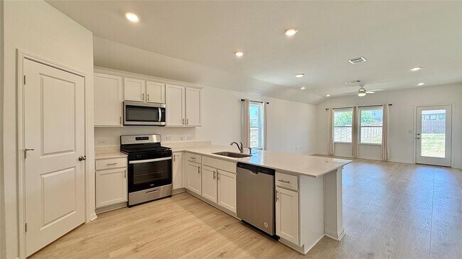Building Photo - 792 Lake Sweetwater Ln