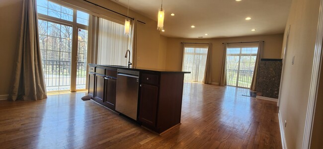 Building Photo - 6425 W Touhy Ave