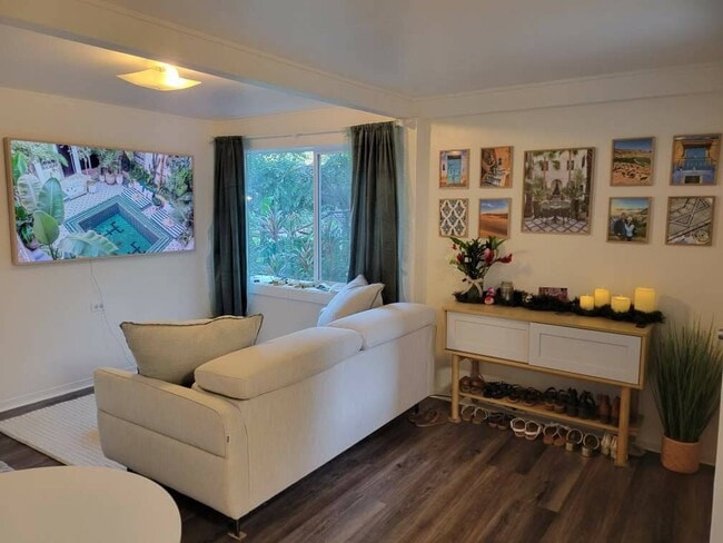 Building Photo - 3033 Seaview Rise