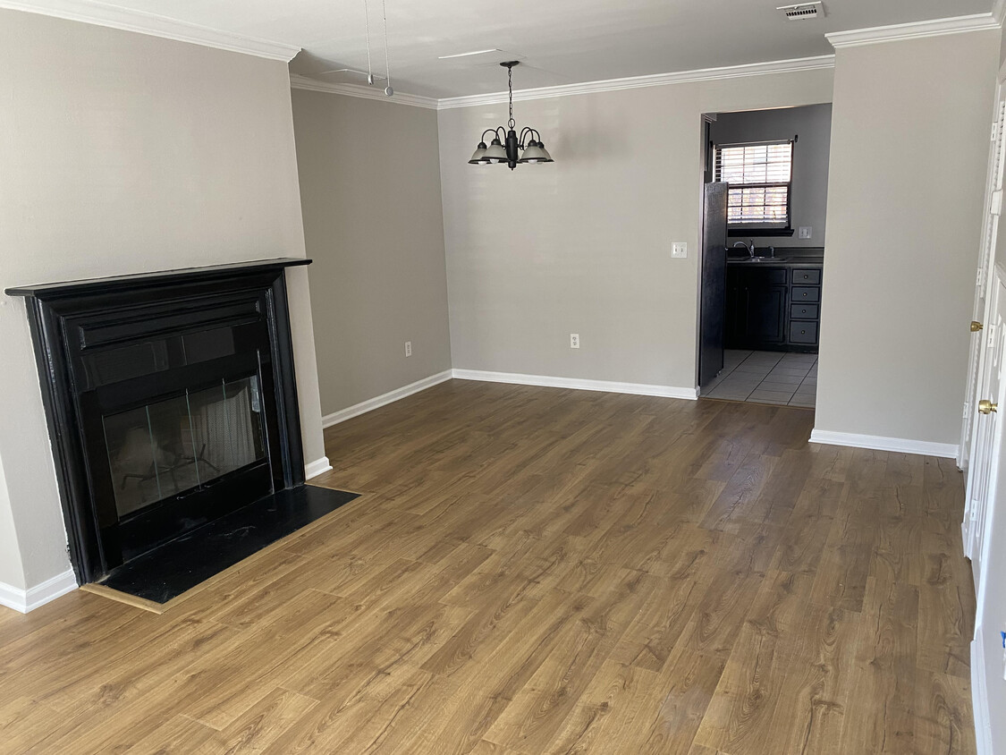 living room/ dining area - 537 Chandler Plz (Hermitage, TN)