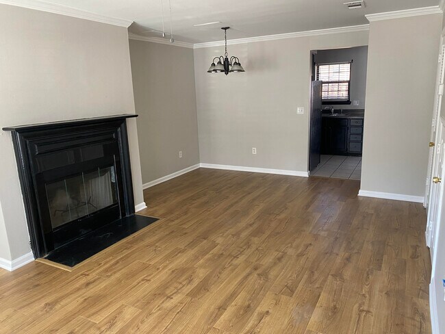 living room/ dining area - 537 Chandler Plz Townhome