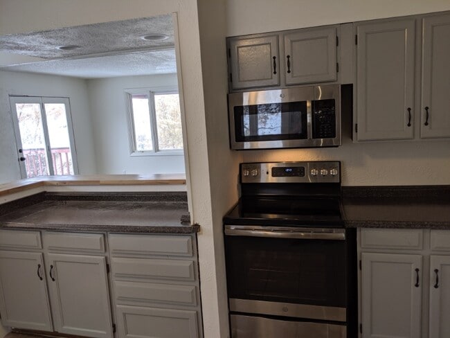 Building Photo - 2560 Cortina Ln
