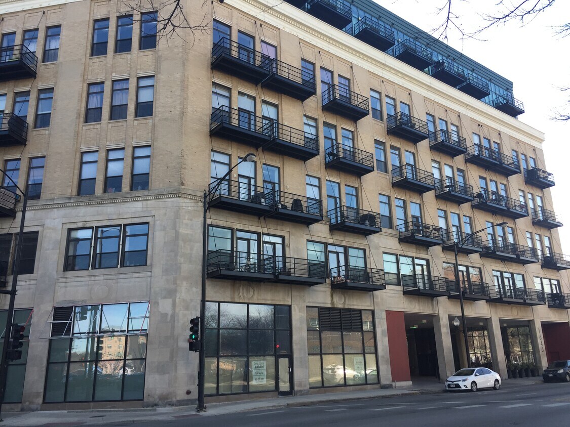 Primary Photo - 1645 Ogden Ave