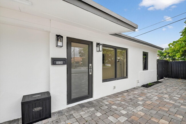 Building Photo - 5008 Parker Ave