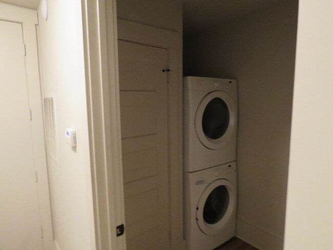 Foto del edificio - 519 E Capitol Ave