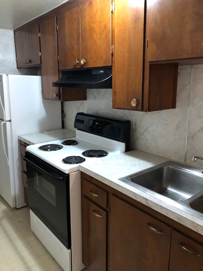Building Photo - 379 E 400 S