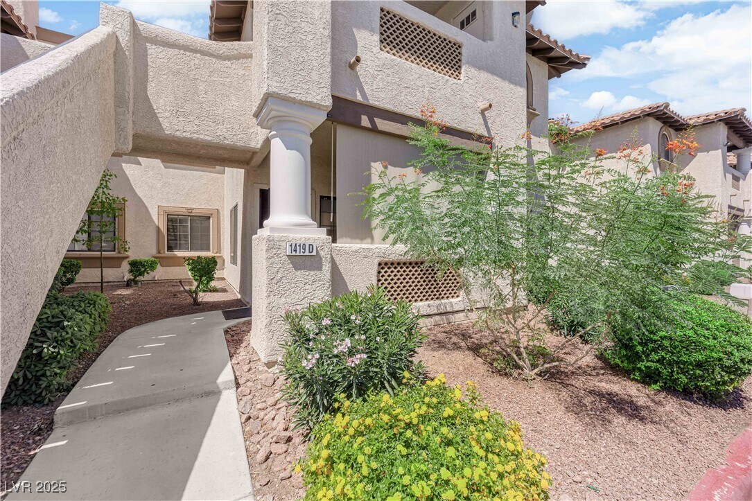 Foto principal - 1419 Santa Margarita St