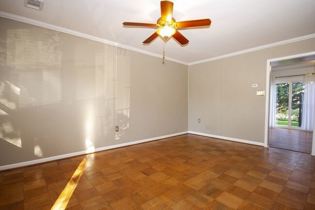 Foto del edificio - 8387 Norwood Dr