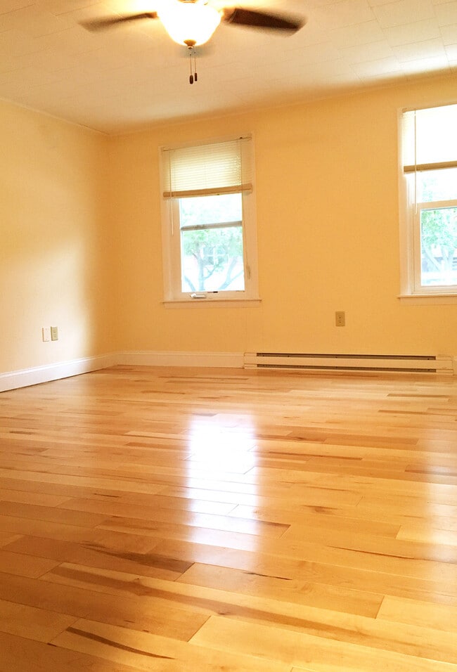 Foto del edificio - 80 Marble Ave