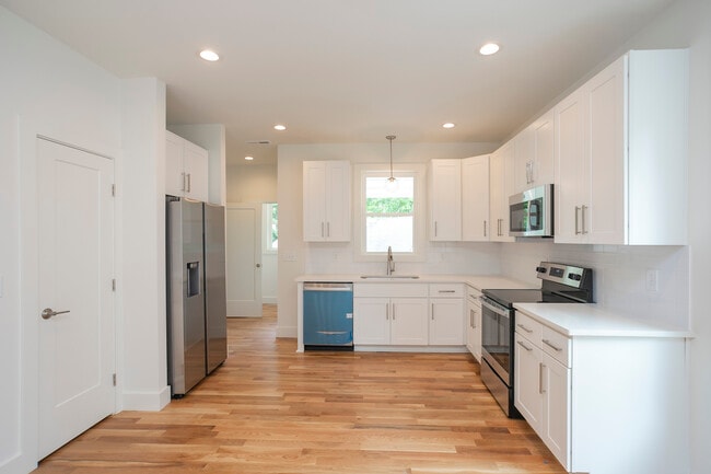 Building Photo - 230 Lanier Dr