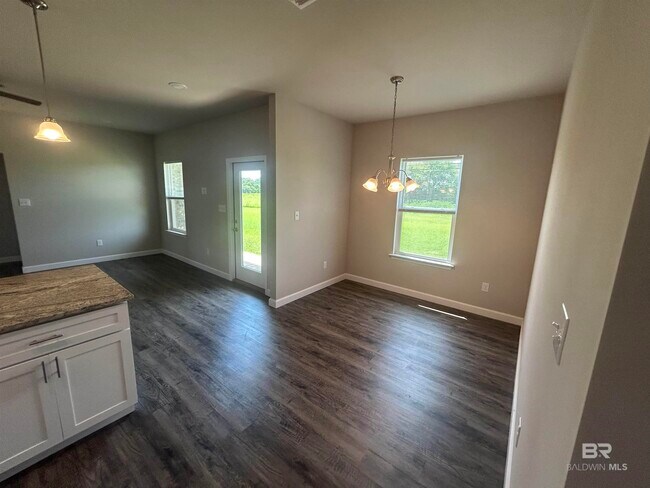 Foto del edificio - 8611 Lockridge Rd