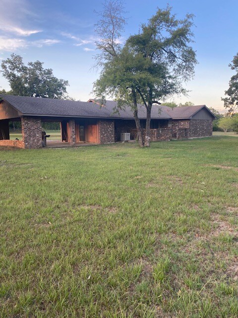 Foto principal - 8076 Burns Rd