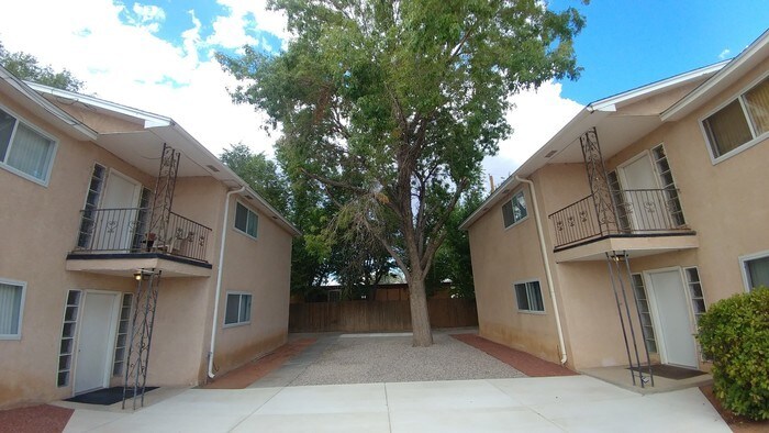 Primary Photo - 1 Bedroom 1 Bathroom in Bernalillo!