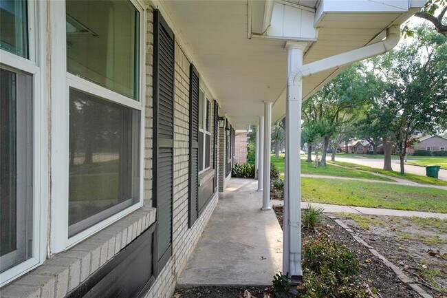Building Photo - 5915 Valkeith Dr
